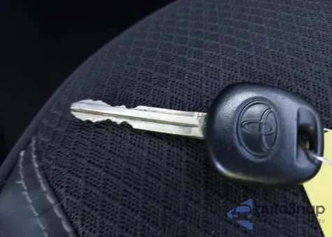 2016 Toyota Corolla L из США, поврежденный, VIN 2T1BURHE0GC684503